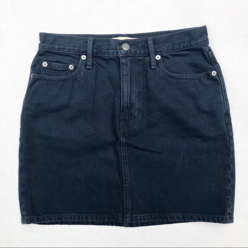 GAP • NWOT Dark-Wash Denim Skirt
